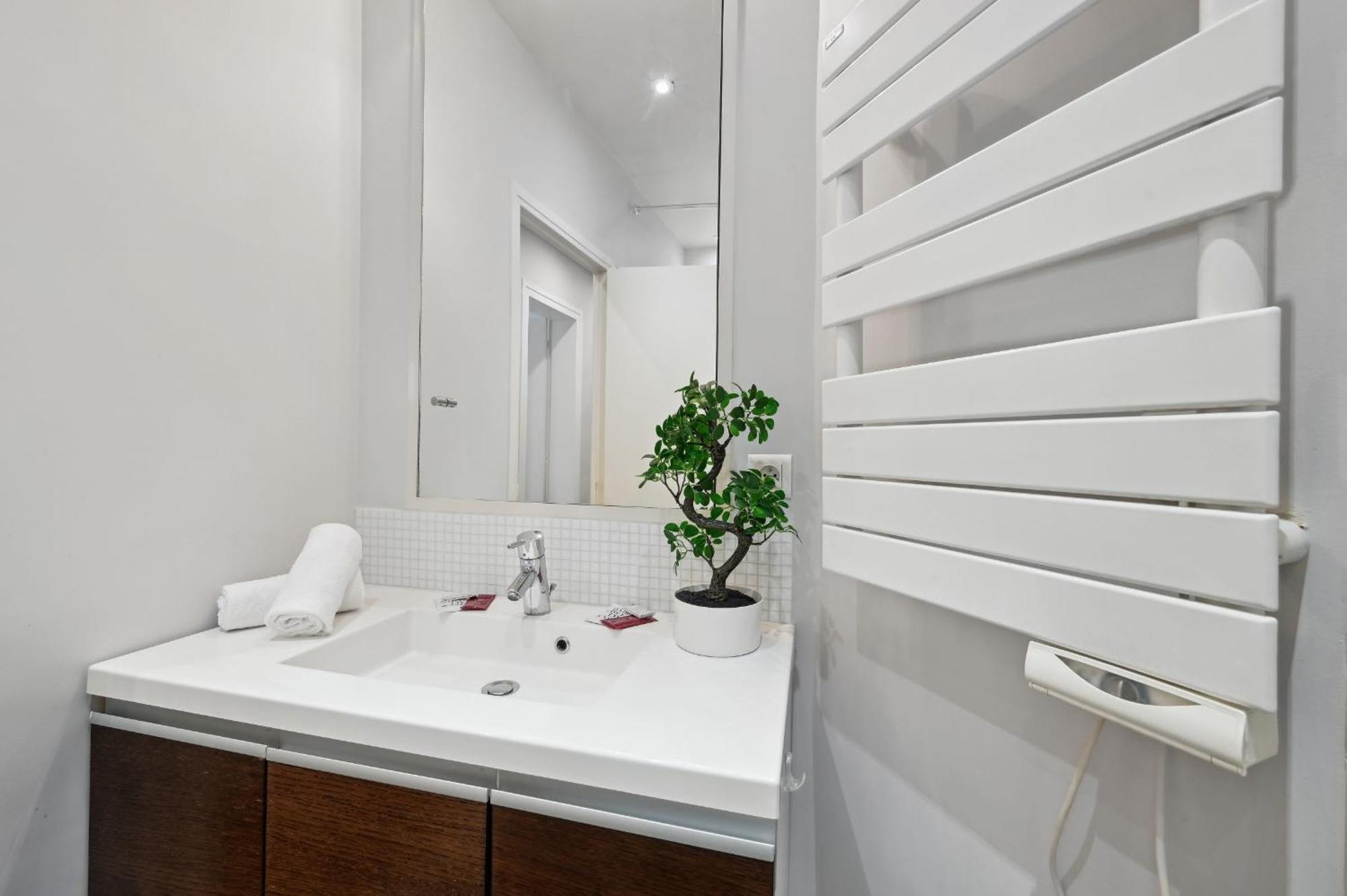 פריז Champs-Elysees & Arc De Triomphe - Cityapartmentstay מראה חיצוני תמונה